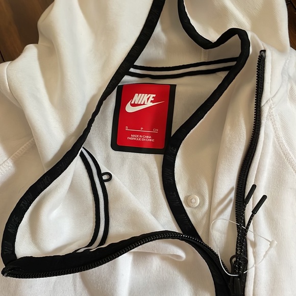 Nike sweatshirt - Picture 2 of 2